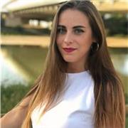 Profesofa de matematicas ofrece clases a niños. 
Máximo 1 de la ESO